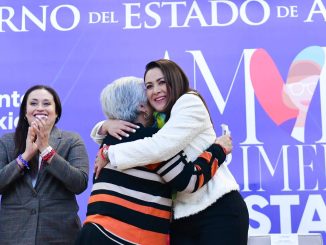 Entrega Gobernadora Tere Jiménez lentes gratuitos a Mil personas con deficiencia visual