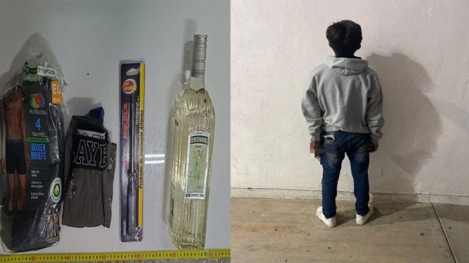Policías Municipales de Aguascalientes detienen a una persona en una tienda de autoservicio por el delito de robo a comercio