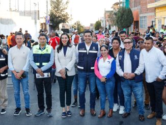 Entrega Leo Montañez rehabilitación de calle Pedro Coronel en Pintores Mexicanos