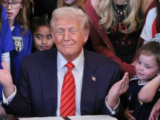 Trump prohíbe a mujeres trans participar en deportes femeninos