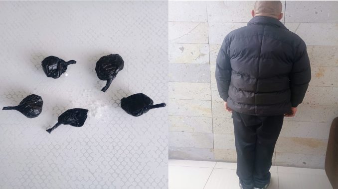 Policías de la SSPM de Aguascalientes detienen a una persona en la Colonia Progreso, por delitos contra la salud