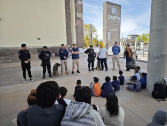 Niñas y niños refugiados en México conocen las instalaciones de la Policía Municipal de Aguascalientes