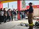 INVITA MUNICIPIO A LAS ESCUELAS A VISITAR LA ESTACIÓN DE BOMBEROS 28 febrero, 2025 Agregar comentario Durante el recorrido, los estudiantes reciben consejos básicos de seguridad, conocen las herramientas y equipos que se utilizan en la Estación de Bomberos Como parte de las actividades de fomento de la cultura de prevención, la Coordinación Municipal de Protección Civil invita a todas las escuelas de educación básica, nivel medio superior y superior, a participar en el programa de visitas guiadas por la Estación de Bomberos, en donde de manera práctica y recreativa se muestran acciones para el autocuidado en casa y cómo evitar accidentes. El titular de la dependencia, José Gabino Vázquez Vega, comentó que, a través de estas visitas escolares, se busca que los niños y jóvenes estén preparados para reaccionar ante cualquier situación de riesgo y que puedan desarrollar sus capacidades para ejercer acciones de prevención de accidentes. Explicó que, durante el recorrido, los estudiantes reciben consejos básicos de seguridad y conocen las diferentes herramientas y equipos que utilizan los vulcanos para desempeñar diariamente sus labores. Para mayores informes, los planteles interesados en participar en estas visitas guiadas, deberán acudir a la Estación principal de Bomberos ubicada en Av. Aguascalientes Oriente No. 308, Ex Ejido Ojocaliente, en un horario de 8:00 a 16:00 horas para agendar su visita o también pueden comunicarse al teléfono 449 970 40 53.
