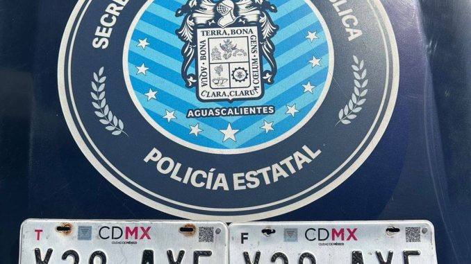 Vehículo con placas sobrepuestas fue asegurado