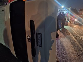 Policías Viales de Aguascalientes atendieron el reporte de volcadura que sufrió un vehículo de transporte de personal