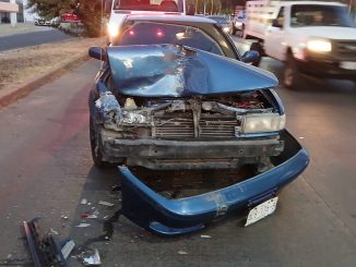Policías Viales de Aguascalientes brindaron apoyo a los conductores de dos vehículos particulares, luego de un choque registrado