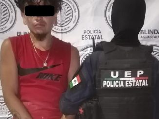 Detienen a una persona por posesión de dos envoltorios con droga