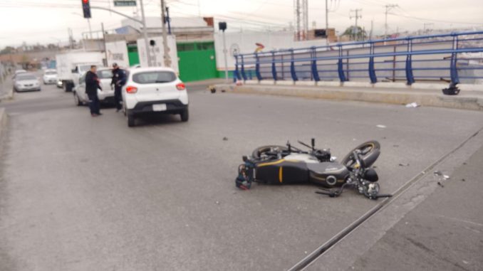 Policías Viales de Aguascalientes atendieron el reporte de aparatoso choque que se registró sobre Avenida Siglo XXI