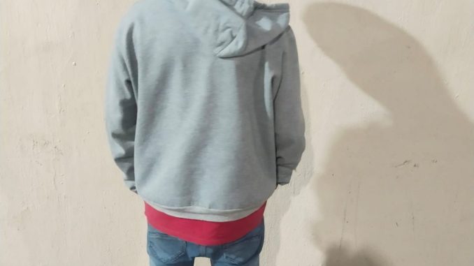 Elementos de la SSPM de Aguascalientes detienen a una persona en el Guadalupe Peralta, por los probables delitos de violencia de género y lesiones