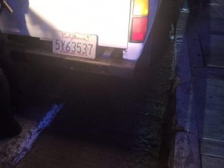 Aseguran camioneta con placas de circulación sobrepuestas