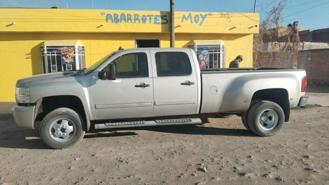 Aseguran camioneta con reporte de robo