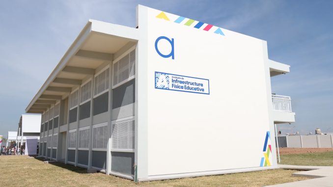 Aguascalientes mejora su sistema educativo con inversiones, becas y tecnología
