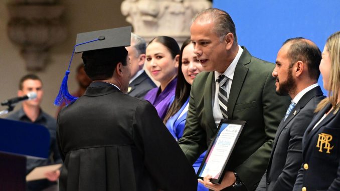 Se Gradúa la Segunda Generación de Servidores Públicos