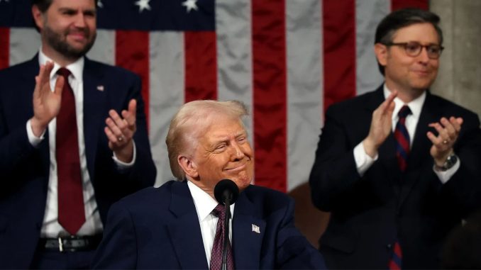 Atribuye Trump entrega de 29 reos de México a su política de aranceles