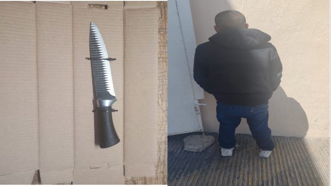Policías de la SSPM de Aguascalientes detienen a un agresivo sujeto al que le fue asegurado un machete