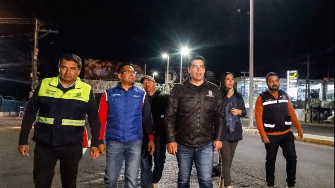 Rehabilita obras públicas pintura vial en Av. José María Chávez desde Segundo Anillo hasta la calle Pimentel