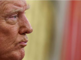 Trump insta al Supremo a limitar el poder de los jueces para que no frenen sus políticas