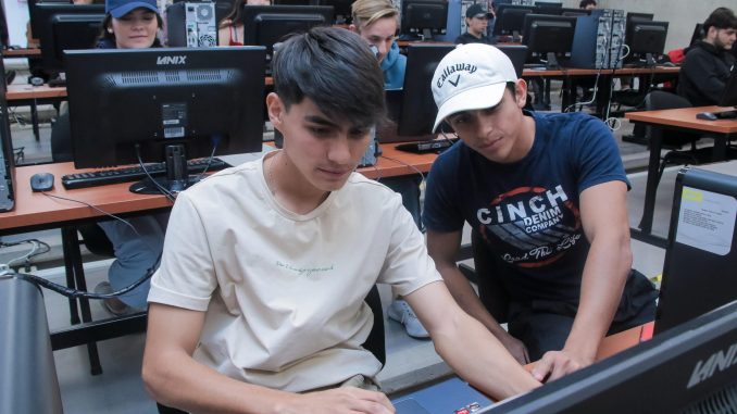 La digitalización de empresas no es sólo una ventaja competitiva, es una necesidad: decano de la UAA