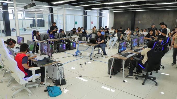 Más allá del aula: creatividad y trabajo en equipo en Congreso de Ciencias exactas de la UAA