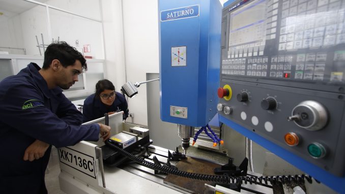 UAA forma ingenieros competitivos con certificación internacional y especializaciones avanzadas