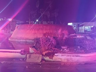 Elementos de la SSPM de Aguascalientes atienden reporte de un aparatoso choque, registrado durante la madrugada de este día en Avenida Héroe de Nacozari