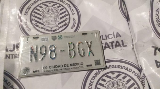 Aseguran vehículo con placas sobre puestas