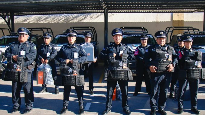 𝙀𝙣𝙩𝙧𝙚𝙜𝙖 𝙙𝙚 𝙚𝙦𝙪𝙞𝙥𝙖𝙢𝙞𝙚𝙣𝙩𝙤 𝙮 𝙪𝙣𝙞𝙛𝙤𝙧𝙢𝙚𝙨 𝙖 𝙥𝙤𝙡𝙞𝙘𝙞́𝙖𝙨 𝙙𝙚 𝘾𝙖𝙡𝙫𝙞𝙡𝙡𝙤