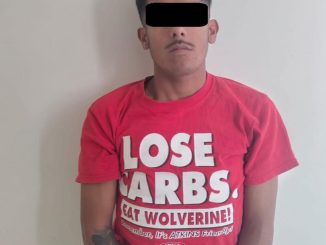 Elementos de la Policía Estatal detiene a una persona en posesión de droga