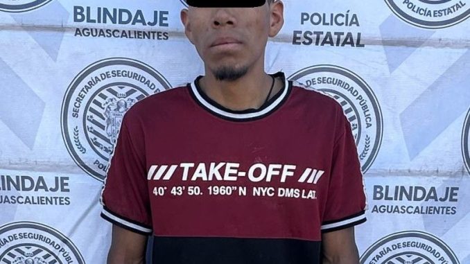 Policías Estatales detienen a sujeto por portación de arma blanca