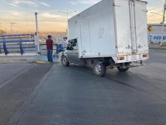 Policías Viales de Aguascalientes atendieron el reporte de accidente que se registró la mañana de este domingo sobre Avenida Siglo XXI