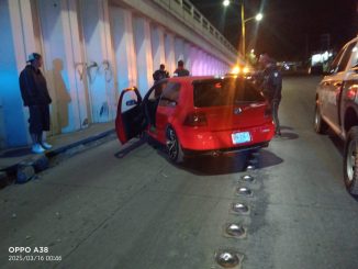 Policías Viales de Aguascalientes atienden reporte del accidente que protagonizó una persona que manejaba en estado de ebriedad sobre Av. Aguascalientes
