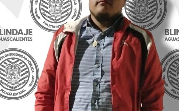 Policía Estatal asegura a persona con envoltorios con droga