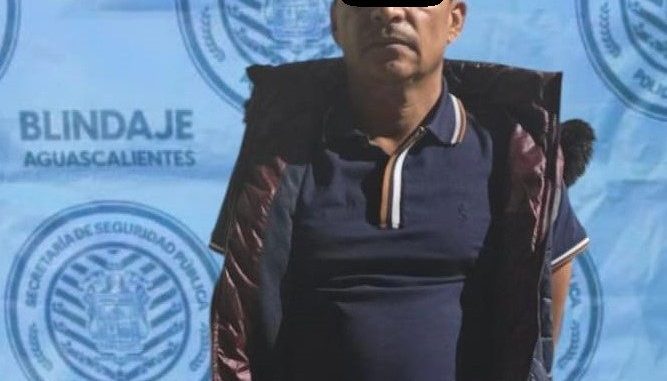 Elementos de la Policía Estatal detienen a un sujeto en posesión de droga