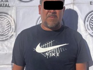 Elementos de la Policía Estatal Metropolitana detienen a una persona por posesión de droga