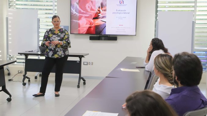 Radiografía del clima laboral: estudiantes de psicología de la UAA evalúan empresas