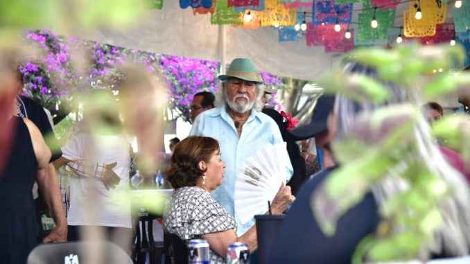 Adultos Mayores tienen un lugar para convivir y divertirse en la Feria Nacional de San Marcos