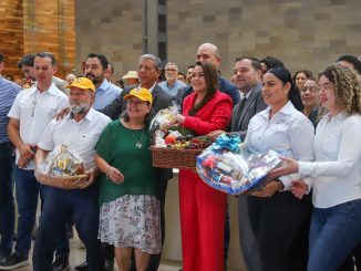 Gobernadora Tere Jiménez se reúne con Agroproductores; buscan impulsar sus productos a nivel internacional