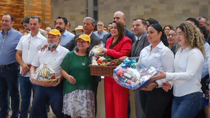 Gobernadora Tere Jiménez se reúne con Agroproductores; buscan impulsar sus productos a nivel internacional