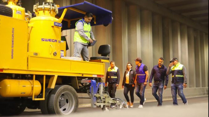 Realiza Municipio de Aguascalientes operativo nocturno de pintura vial en paso a desnivel de la salida a Zacatecas y Altaria