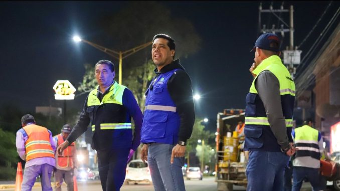 Supervisa Leo Montañez trabajos nocturnos de mantenimiento en cruceros y pasos a desnivel