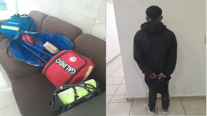 Policías de la SSPM de Aguascalientes detienen a una persona en Potreros del Oeste, luego de despojar de sus pertenencias a paramédicos de la Cruz Roja