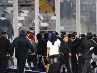 Dos muertos tras choques entre aficionados de Colo Colo y policías en Santiago