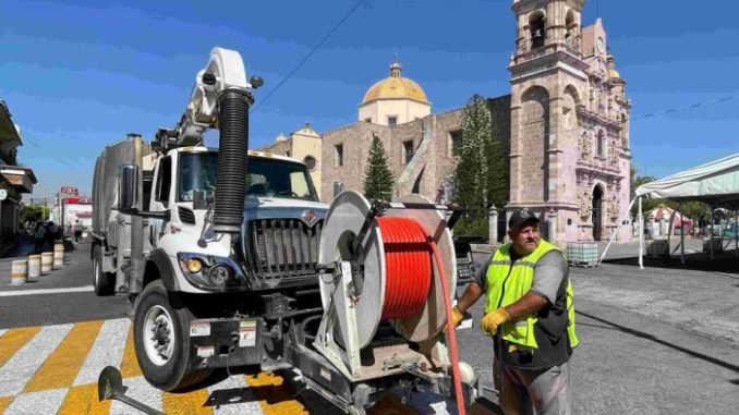 Realiza MIAA acciones de mantenimiento preventivo de alcantarillado previo a la Feria de San Marcos