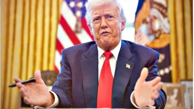 Nuevo revés para Trump; juez le ordena restaurar Voice of America y regresar trabajo a empleados