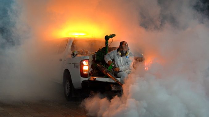 Fumigan perímetro ferial como parte de las acciones de la Campaña para prevenir el dengue