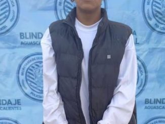 Elementos de la Policía Estatal detienen a un sujeto en posesión de droga