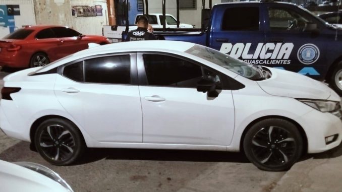 Policía Estatal detiene a sujeto por conducir vehículo con reporte de robo