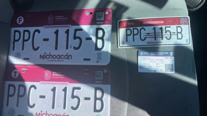 Policías Estatales aseguran vehículo con placas sobre puestas