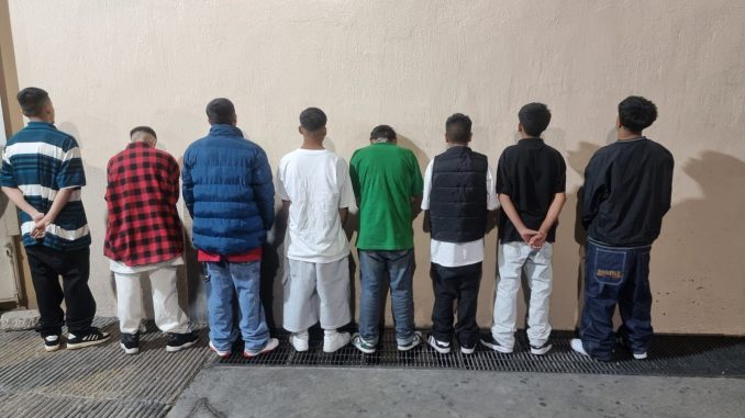 Policías Municipales detienen a 8 personas por participar en una riña