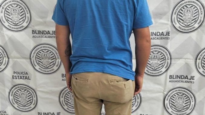 Aseguran Elementos de la Policía Estatal de Carreteras a un sujeto con permiso apócrifo